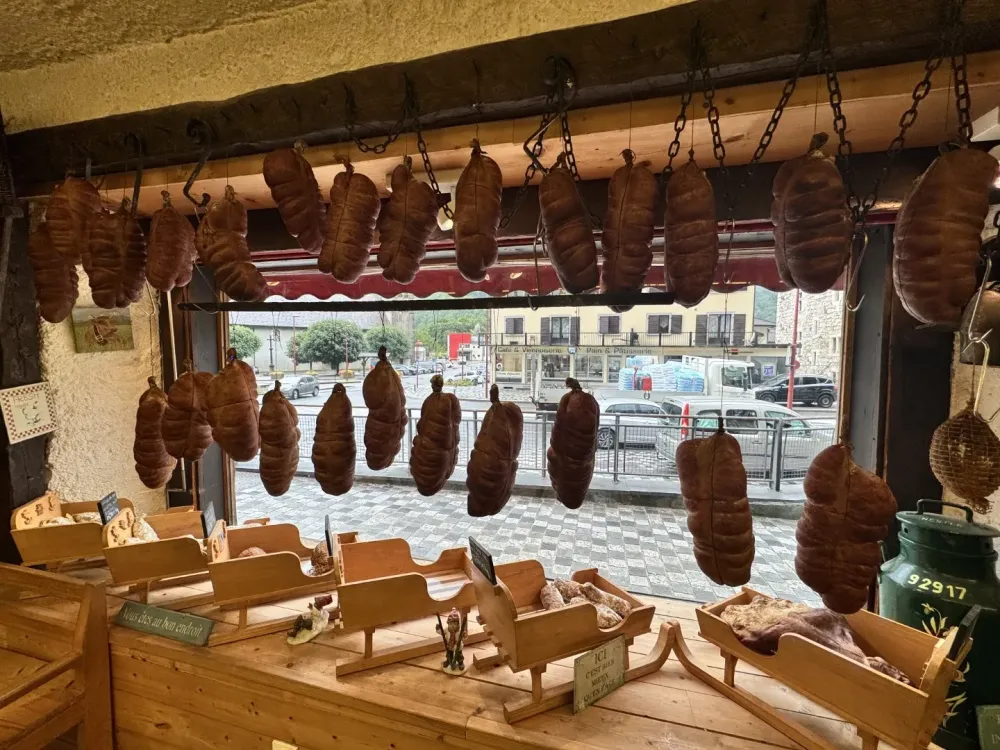 Vente saucisson traditionnel à Magland
